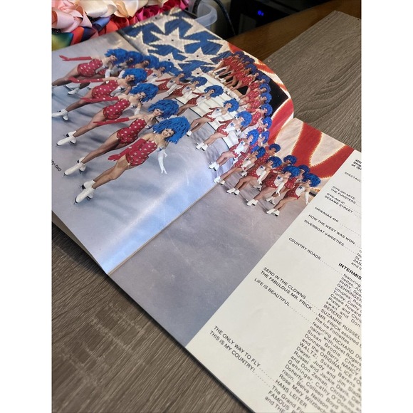 Shipstads & Johnson ICE FOLLIES OF 1976 Souvenir Program - 40th Anniversary - Picture 4 of 14